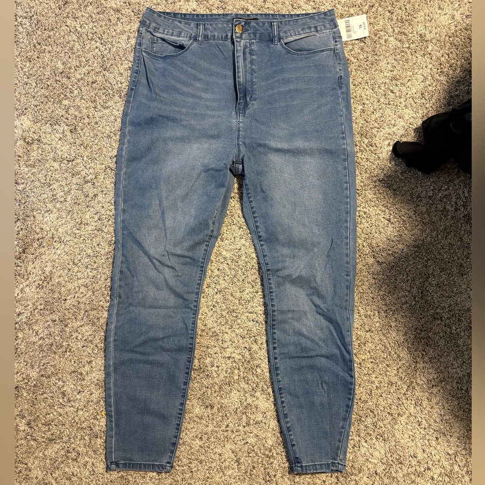 NWT Forever 21 Light Blue Ankle Jeans